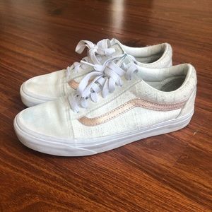🔹White and Pink Vans 7.5🔹